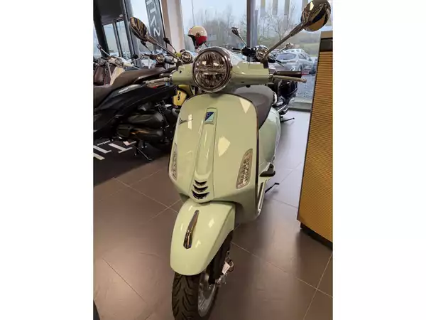 Vespa Primavera 125 - Photo 2