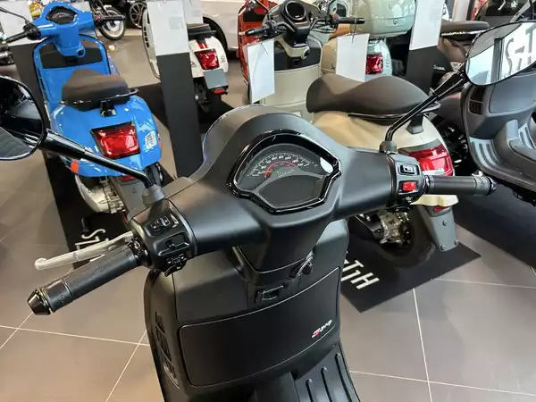 Vespa GTS 125 Super Sport - Photo 3