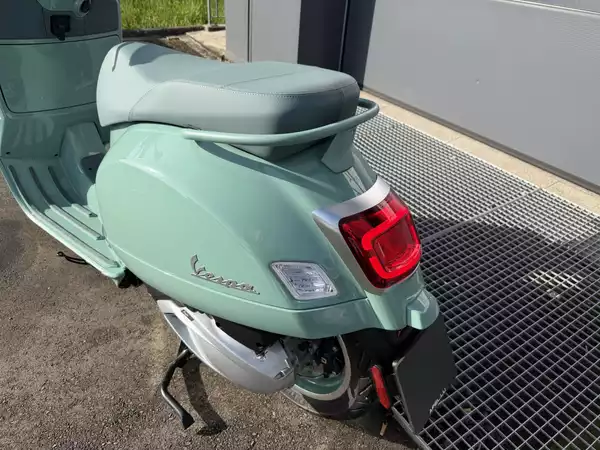Vespa GTS 310 '' 80th  Anniversary '' - Photo 3