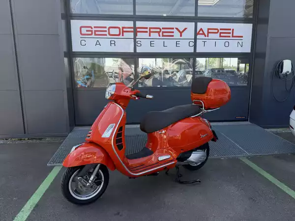 Vespa GTS 300 - Photo 1