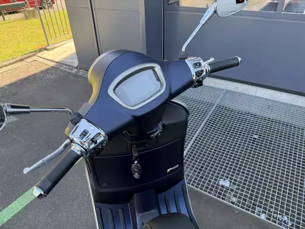 Vespa GTS Super Tech 300 125 - Photo 2