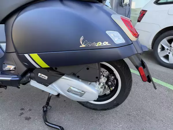 Vespa GTS Super Tech 300 125 - Photo 2