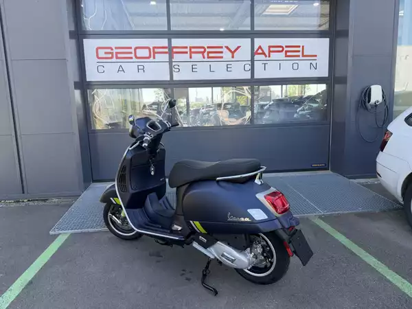 Vespa GTS Super Tech 300 125 - Photo 3