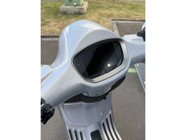 Vespa Primavera 125 - Photo 2