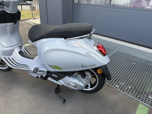 Vespa Primavera 125 - Photo 2