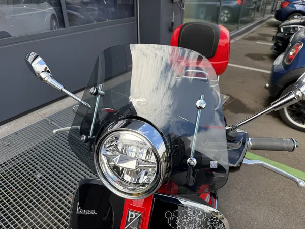 Vespa GTS 310 MICKEY MOUSE , édition spéciale GAS - Photo 2