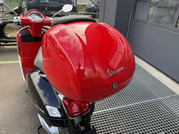 Vespa GTS 310 MICKEY MOUSE , édition spéciale GAS - Photo 3
