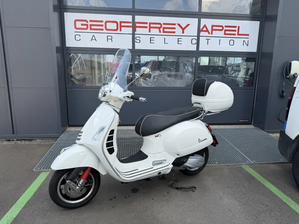 Vespa GTS 300 - Photo 1