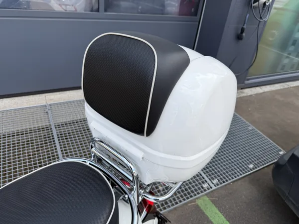 Vespa GTS 300 - Photo 2