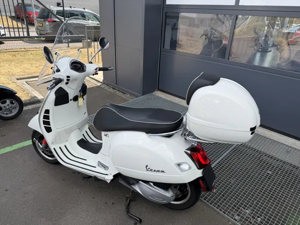 Vespa GTS 300 - Photo 3