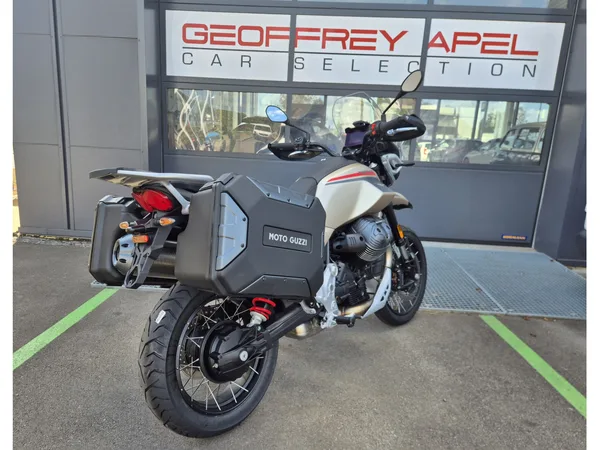 Moto Guzzi V 85 TT TRAVEL - Photo 3