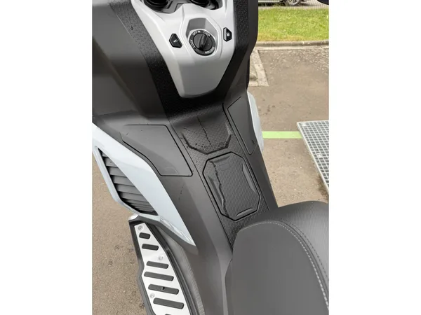 Aprilia SR GT 400 - Photo 2