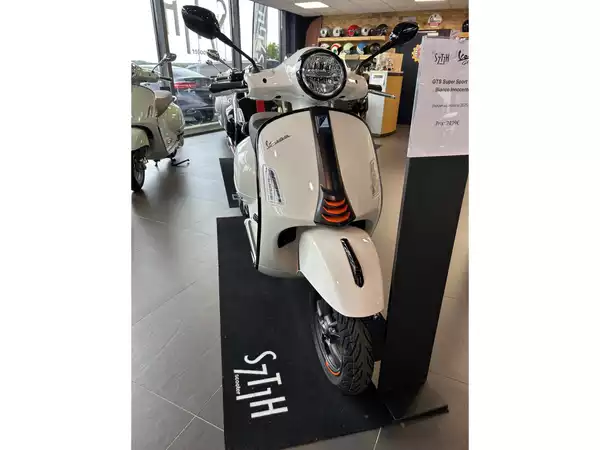 Vespa GTS Super Sport 125 - Photo 2