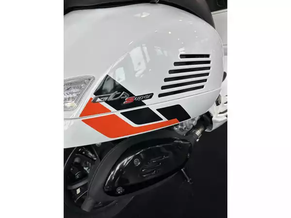 Vespa GTS Super Sport 125 - Photo 3