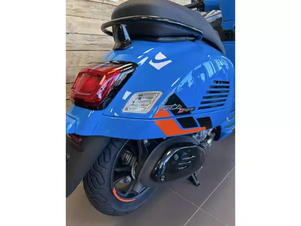 Vespa GTS Super Sport 125 - Photo 2
