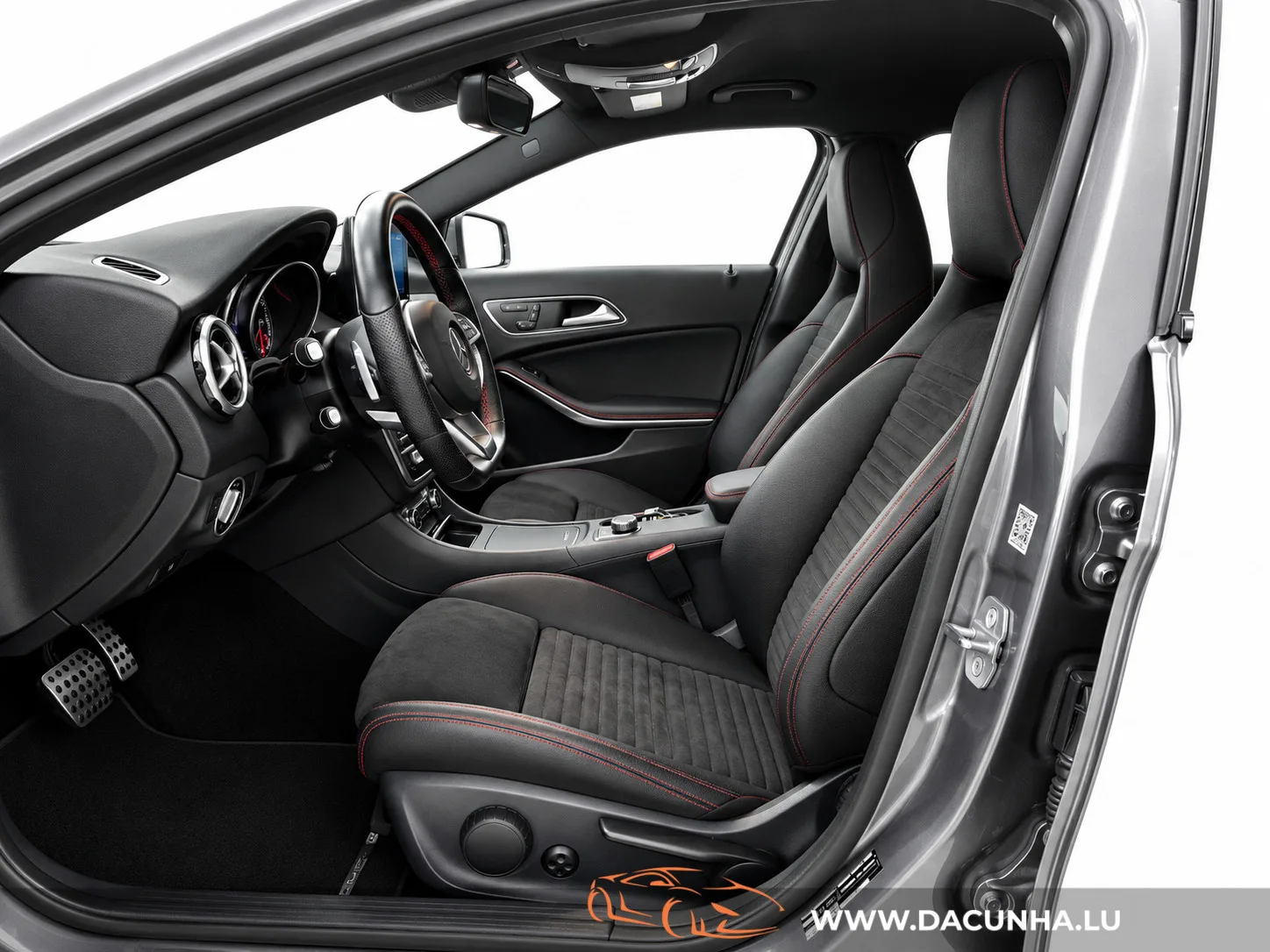 Mercedes-Benz GLA 200 AMG LINE, CUIR, NAVI, LED, CAMERA, ATT. REMORQUE, ALU 18'', 1 HAND - Photo 1