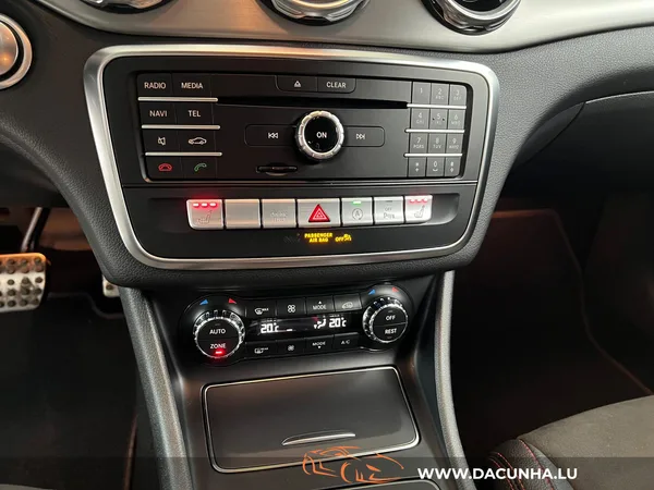 Mercedes-Benz GLA 200 AMG LINE, CUIR, NAVI, LED, CAMERA, ATT. REMORQUE, ALU 18'', 1 HAND - Photo 2