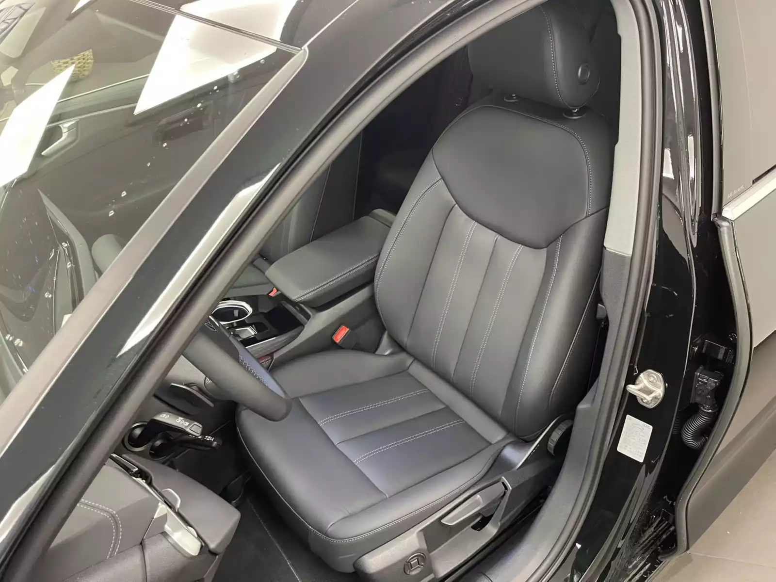 Audi A6 Avant e-hybrid 299 CH / 220 KW S tronic - Photo 1