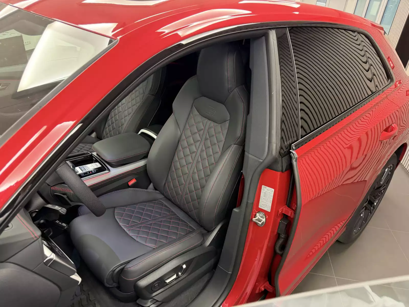Audi Q8 TDI S line quattro 286 CH / 210 kW Titrponic - Photo 1