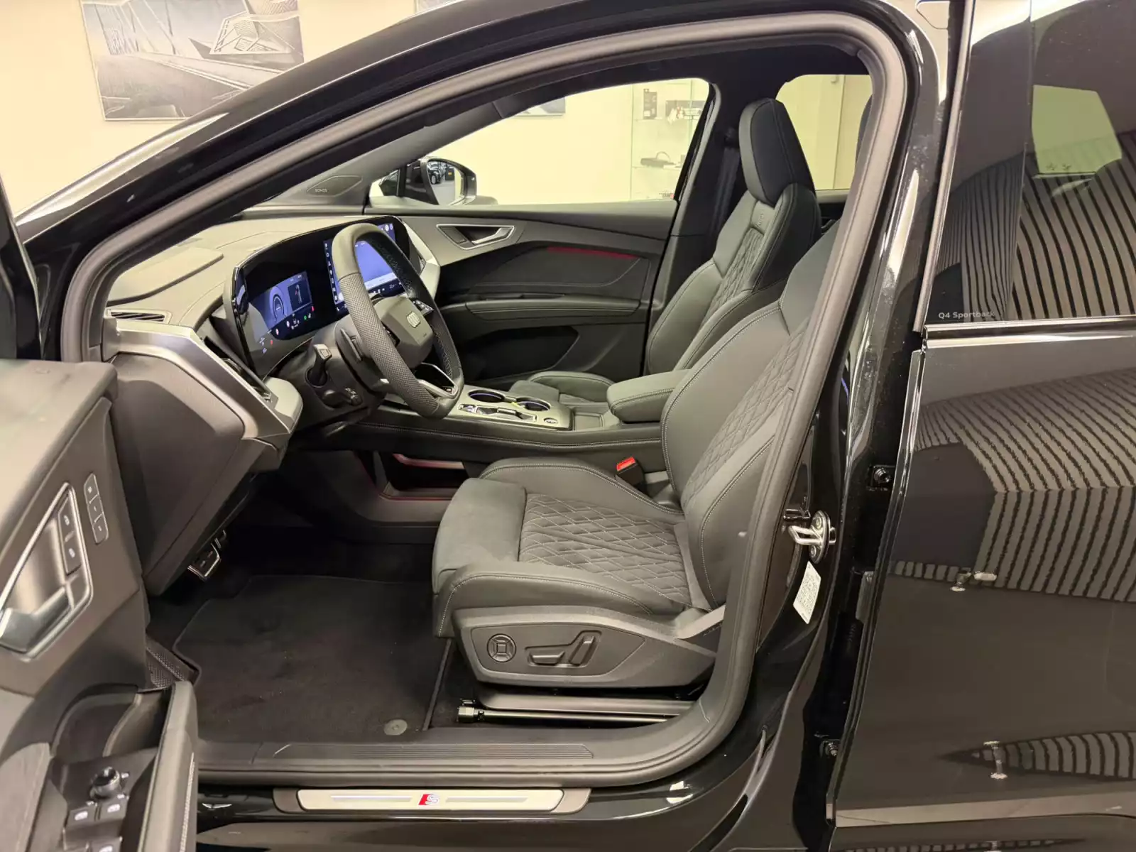 Audi Q4 e-tron SUV S line Performance 286 CH / 210 kW - Photo 1
