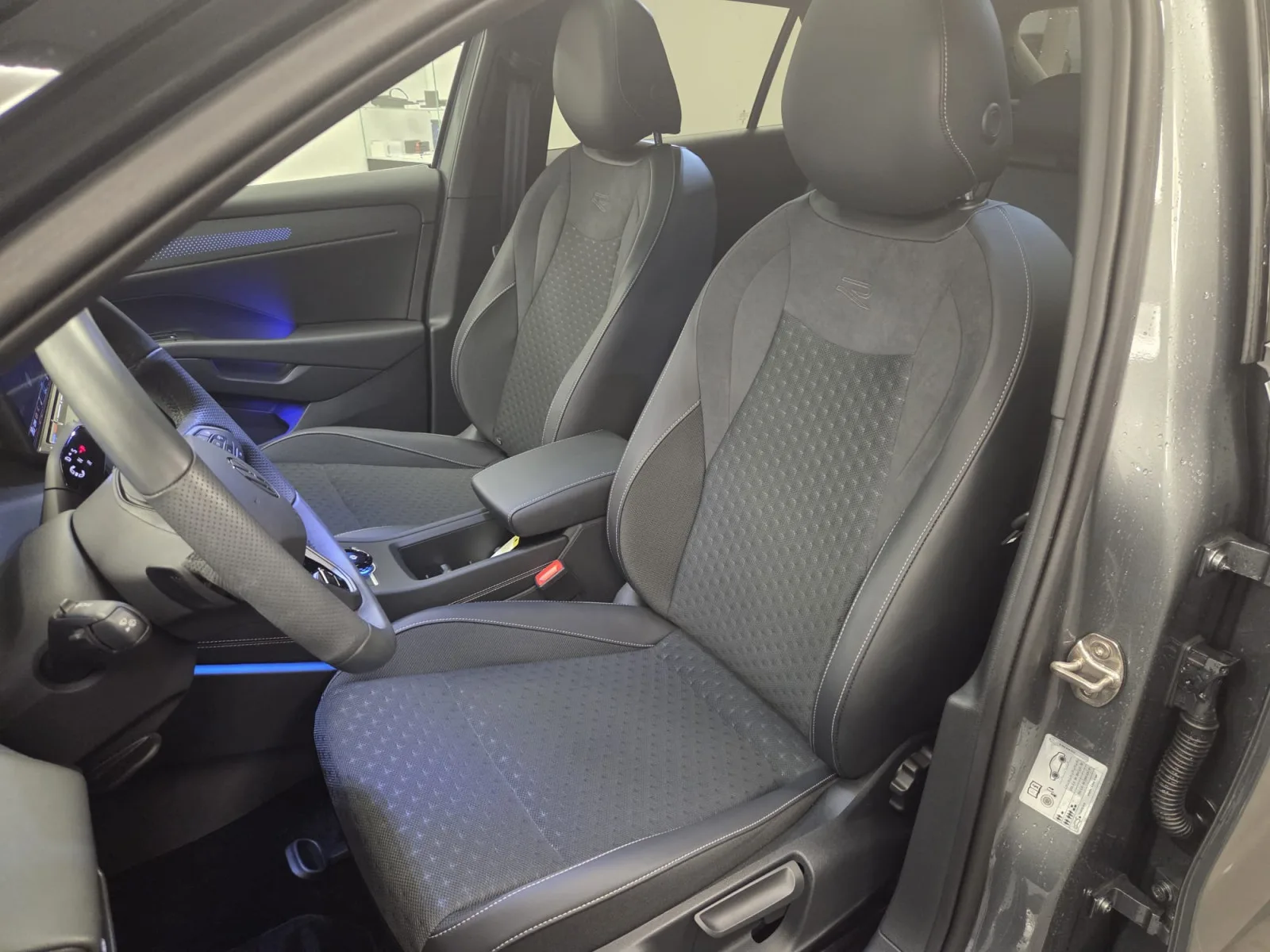Volkswagen T-Roc TSI R-Line 150 CV / 110 KW DSG - Photo 1