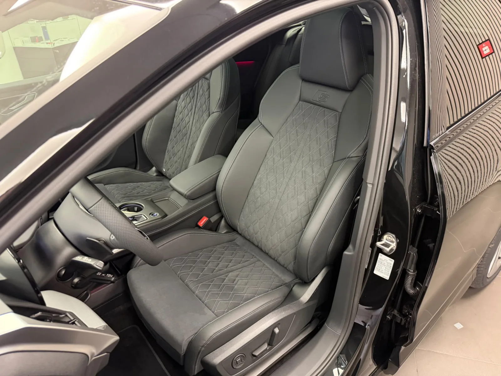 Audi Q4 SUV e-tron performance - Photo 1