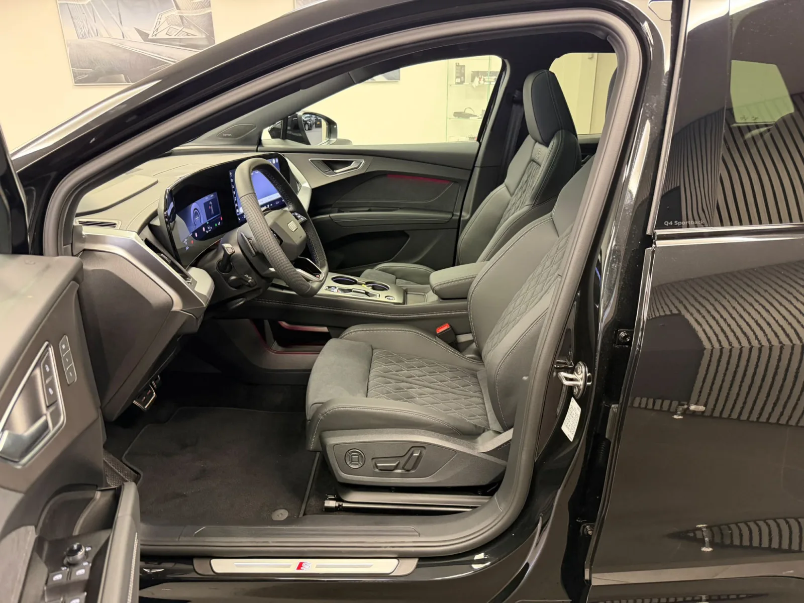 Audi Q4 SUV e-tron performance - Photo 1