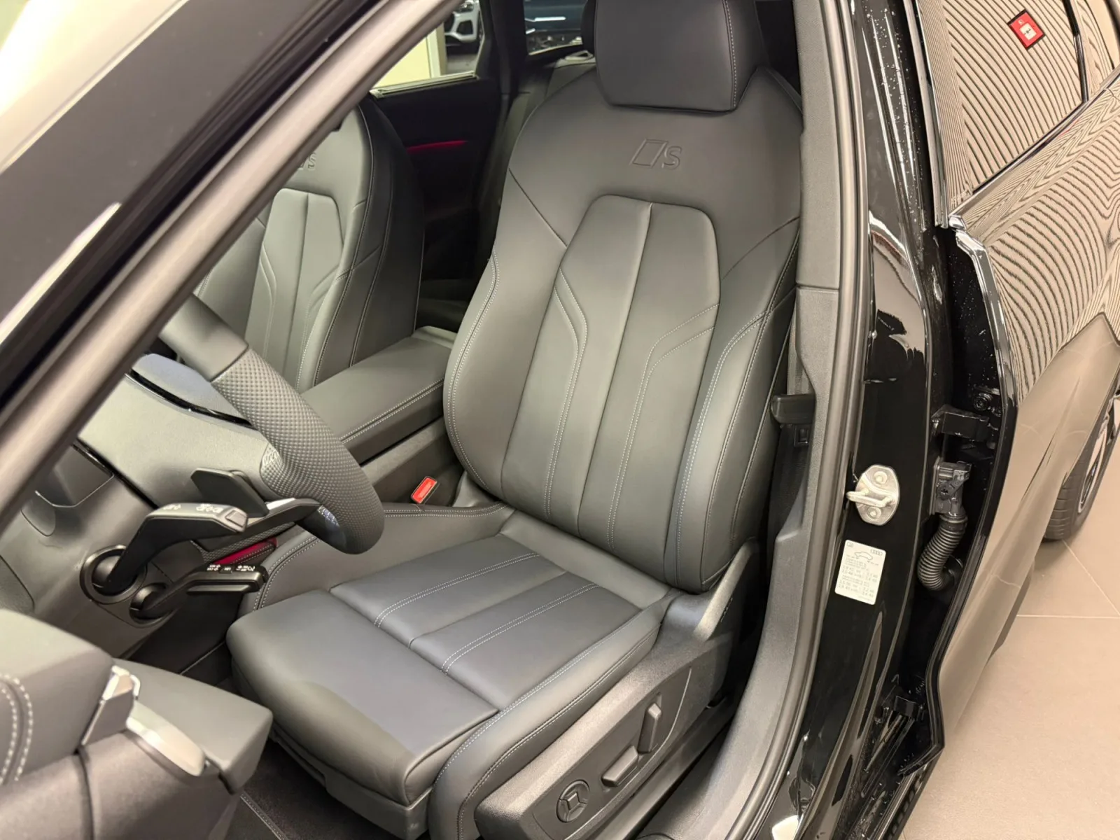 Audi A5 Avant e-hybrid S line 367 CH / 270 kW S tronic - Photo 1