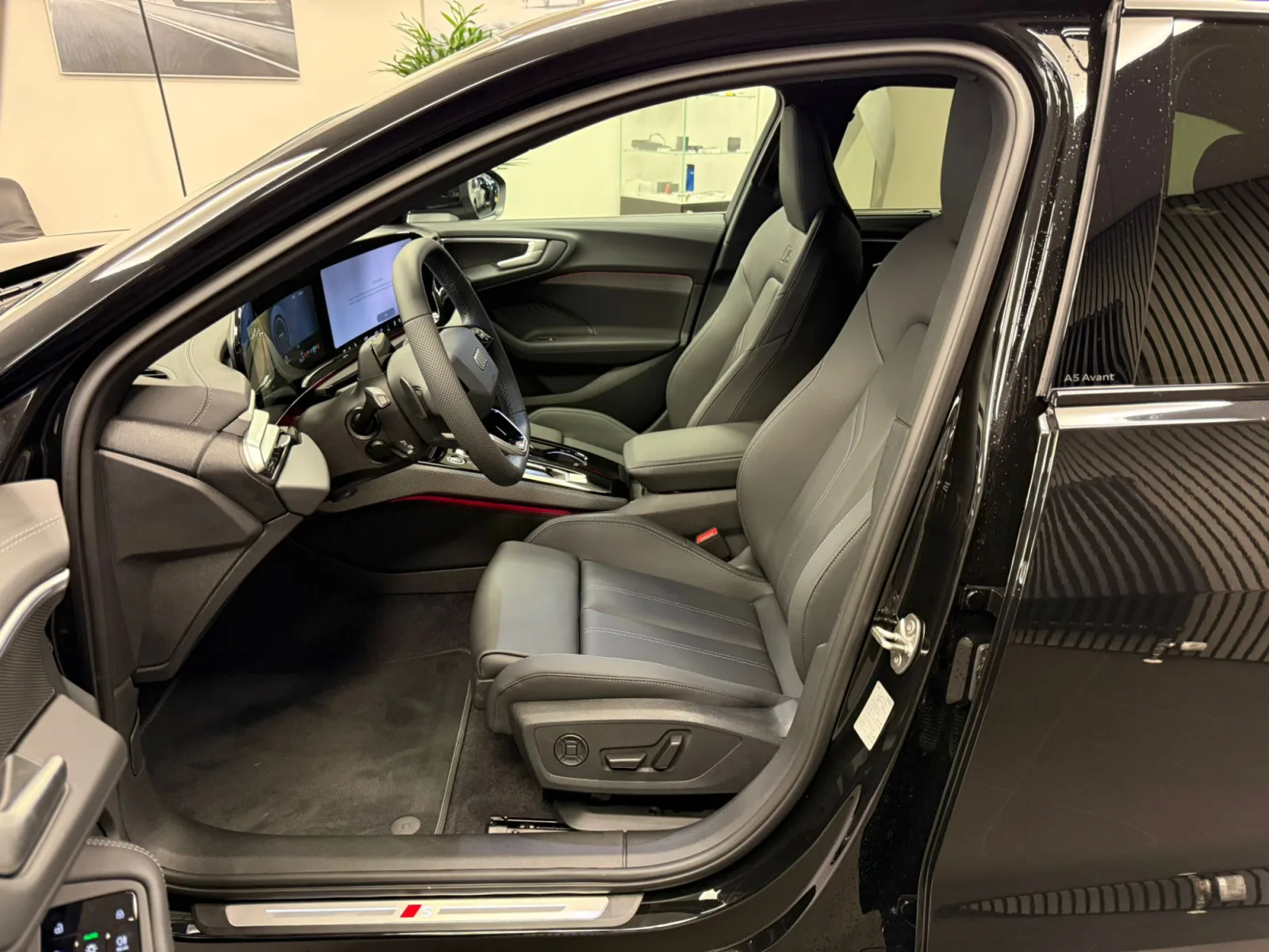 Audi A5 Avant e-hybrid S line 367 CH / 270 kW S tronic - Photo 1