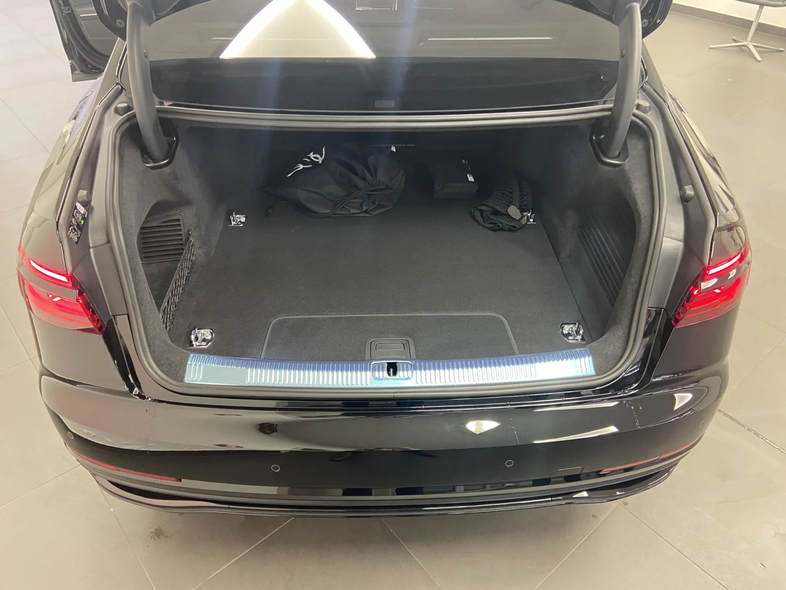 Audi A8 TFSIe quattro 449 CH / 330 kW Tiptronic - Photo 1
