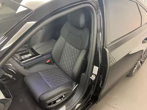 Audi A8 TFSIe quattro 449 CH / 330 kW Tiptronic - Photo 2