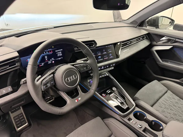 Audi S3 Sportback TFSI 333 CH / 245 kW S tronic quattro - Photo 3