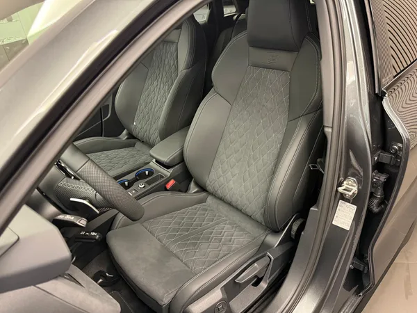 Audi S3 Sportback TFSI 333 CH / 245 kW S tronic quattro - Photo 2