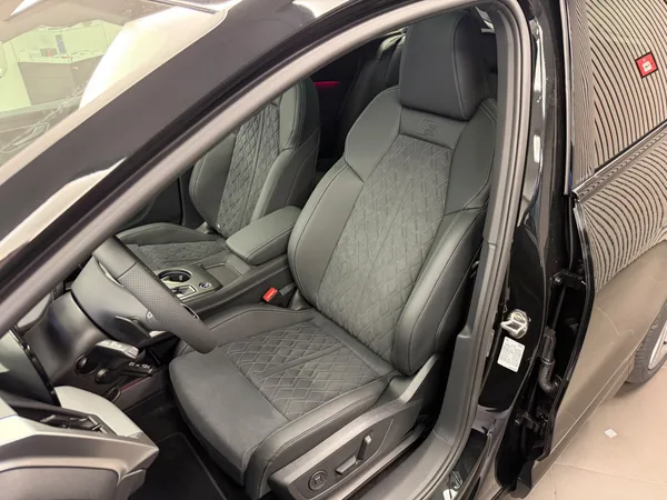 Audi Q4 SUV e-tron performance - Photo 2