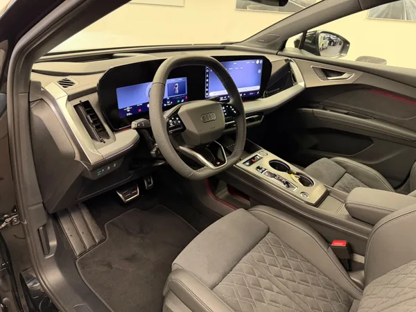 Audi Q4 SUV e-tron performance - Photo 3