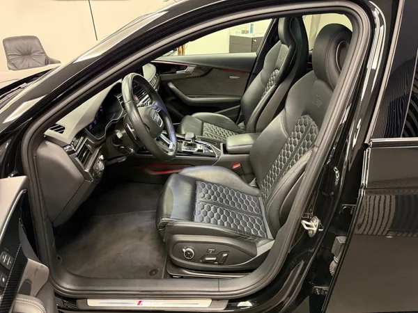 Audi RS4 Avant 2.9 TFSI quattro 450 CV / 331 kW tiptronic - Photo 2