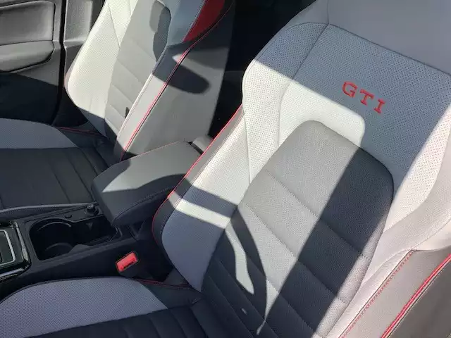 Volkswagen Golf GTI BLACK STYLE 2.0TSI 265CV DSG7 - Photo 1