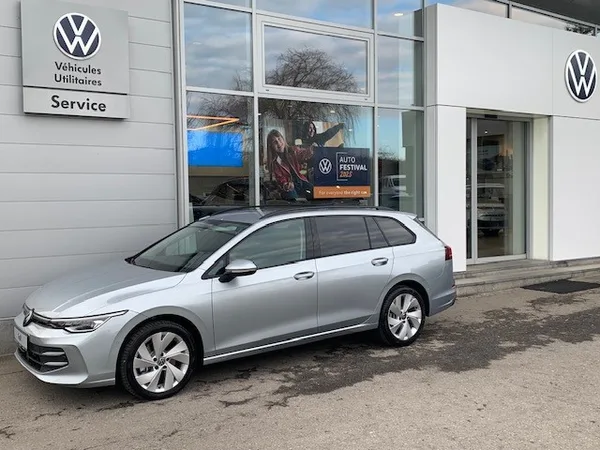 Volkswagen Golf Variant LIFE 1.5eTSI 150CV DSG7 - Photo 1