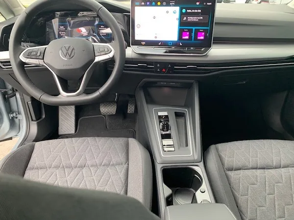Volkswagen Golf Variant LIFE 1.5eTSI 150CV DSG7 - Photo 2
