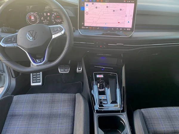 Volkswagen Golf GTE BLACK STYLE 1.5eHybrid 177CV DSG6 - Photo 2