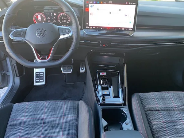 Volkswagen Golf GTI BLACK STYLE 2.0TSI 265CV DSG7 - Photo 2