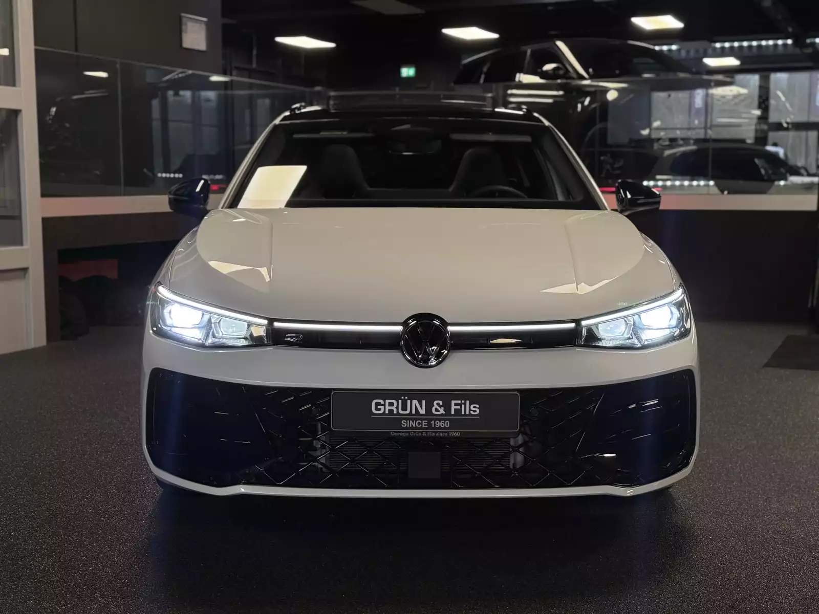 Volkswagen Passat 1.5 eHybrid 272 R-Line PHEV - Photo 1