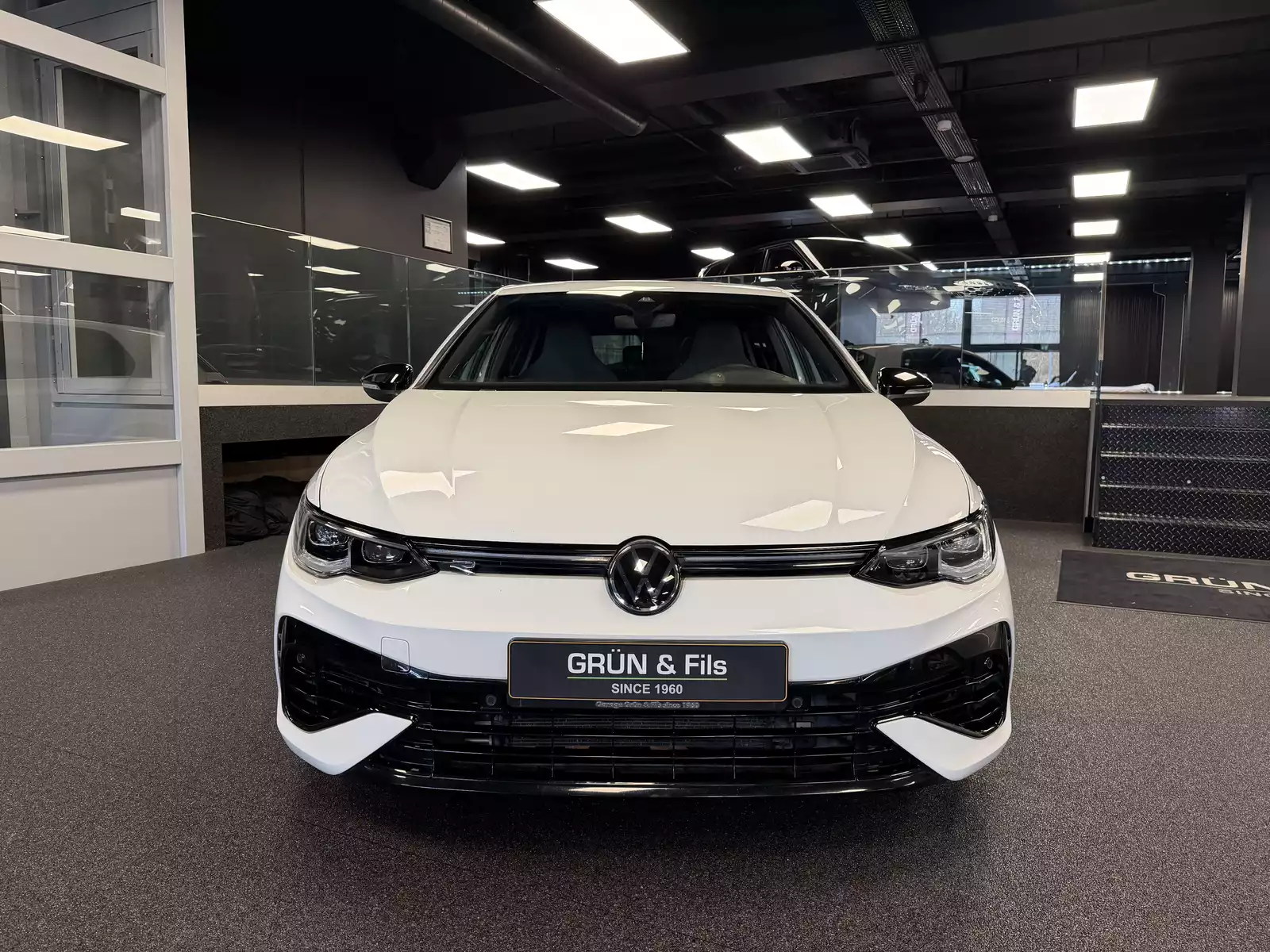 Volkswagen Golf VIII R AKRAPOVIC *HK - Photo 1