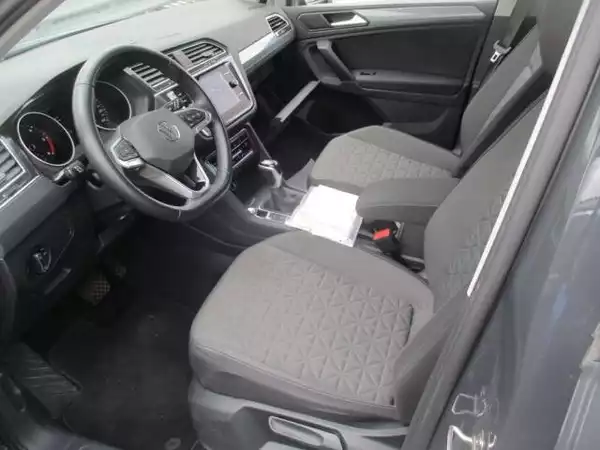 Volkswagen Tiguan Life 2.0 TDI 150CH DSG 7 - Photo 2