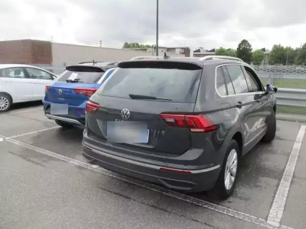 Volkswagen Tiguan Life 2.0 TDI 150CH DSG 7 - Photo 2