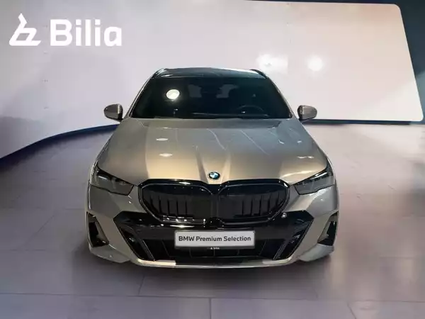 BMW 540 540d xDrive Touring M Sport - Photo 2