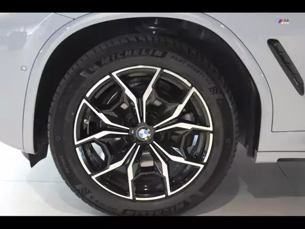 BMW X4 20d pack M 2024 - Photo 3
