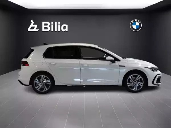 Volkswagen Golf VIII R-Line // 2023 - Photo 2