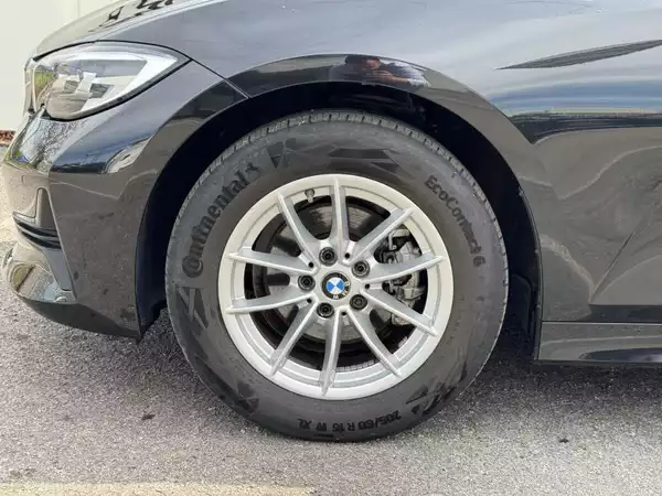 BMW 318 d berline - Photo 3