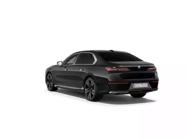 BMW 750 xDrive Sedan - Photo 2
